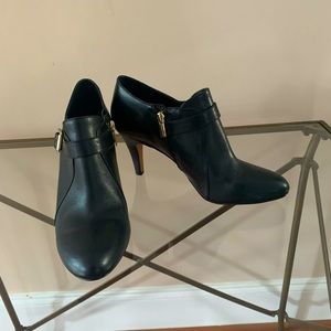 Vince Camuto ankle Boots size 9.5